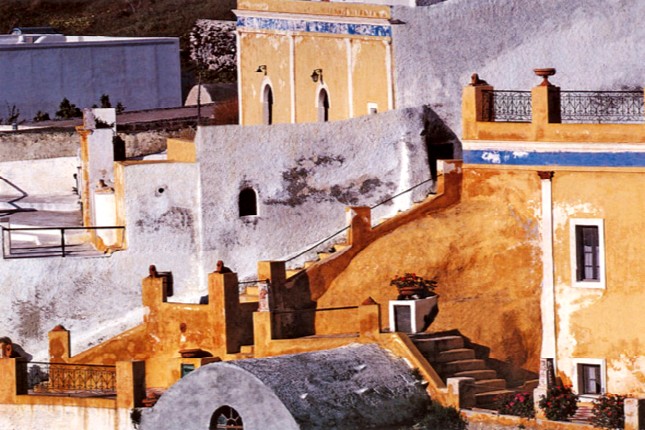 Captain houses in Oia