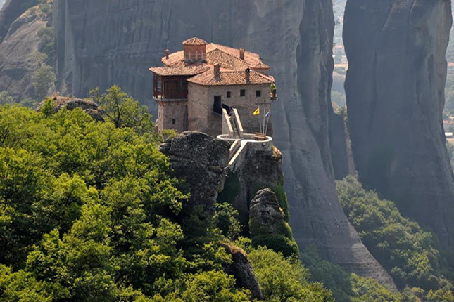 Day trip from Athens to Meteora