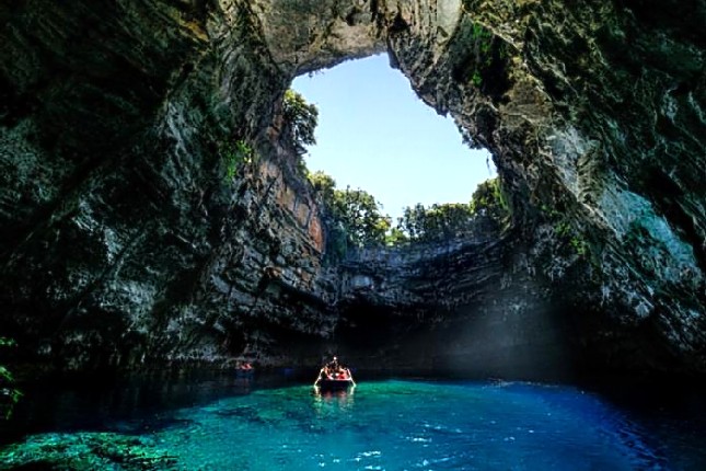 Melissani_lake_cave