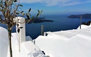 Santorini bucket list Oia